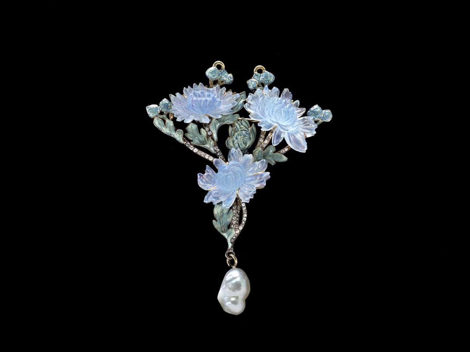 René Lalique (French, 1860-1945), Chrysanthemum Pendant/Brooch, c. 1900. Collection of Richard H. Driehaus. © 2014 Artists Rights Society (ARS), New York / ADAGP, Paris. Photograph by John A. Faier, 2014, © The Richard H. Driehaus Museum. On display at th