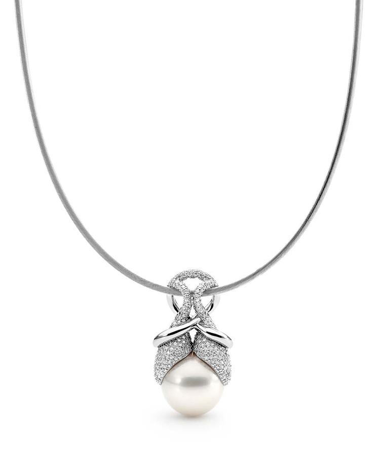 Linneys necklace in white gold with an Australian South Sea pearl and diamonds.