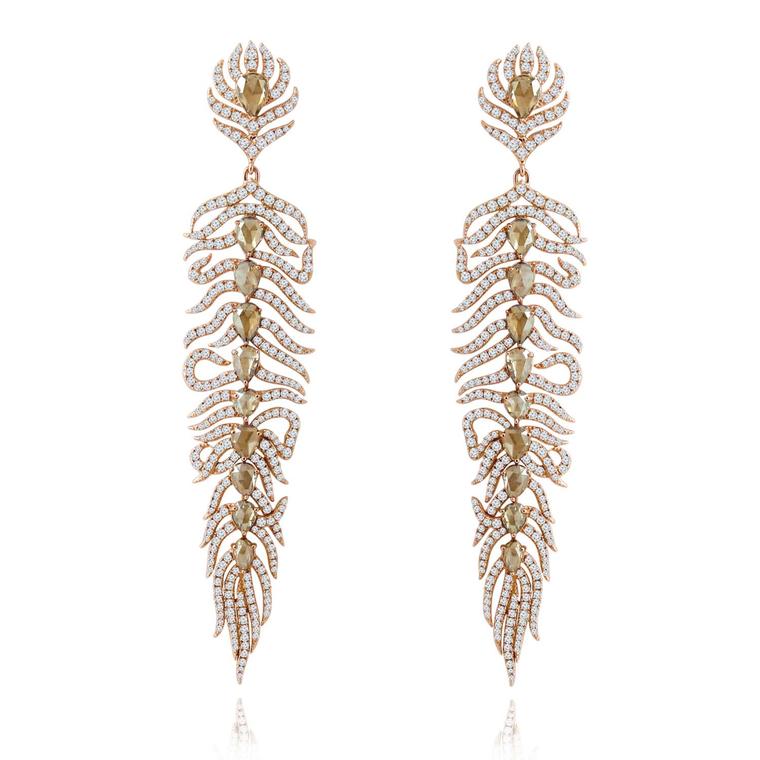 Sutra diamond earrings in white gold.