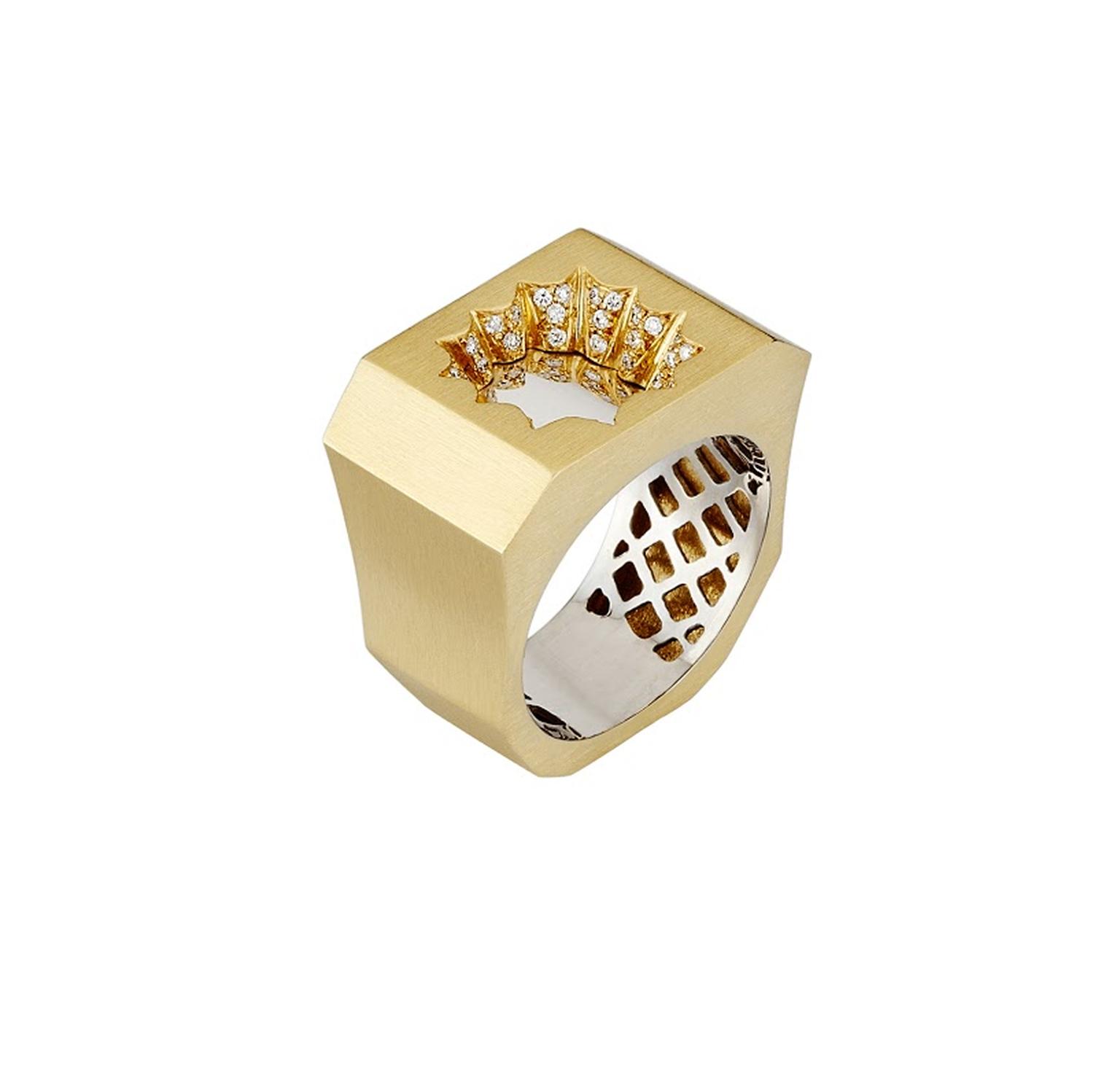 Mimata Geo ring in yellow and white gold with diamonds, from the Stars collection.