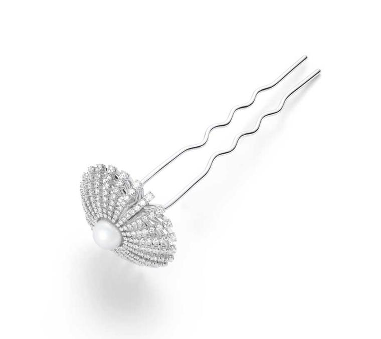 Alexander Arne hair pin in white gold with diamonds and a pearl from the Transformers collection, which can also be worn as a ring or a necklace.