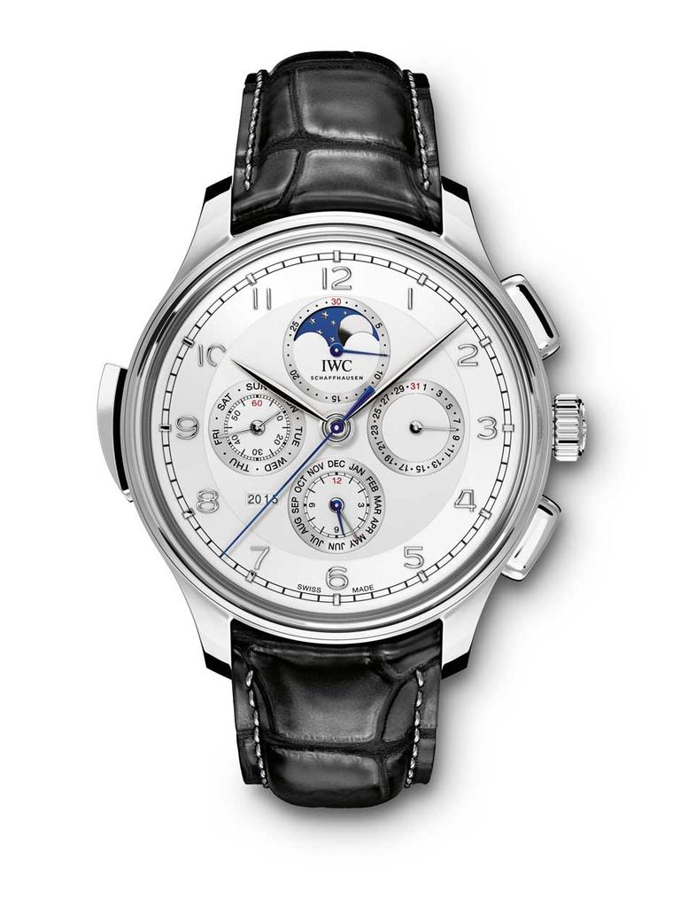 IWC Portugieser Grande Complication houses an incredibly complex minute-repeating strike train, which chimes out the time in clear acoustic tones: with lower chimes for the hours, a double strike – one on each gong – for the quarter-hours and a strike on 