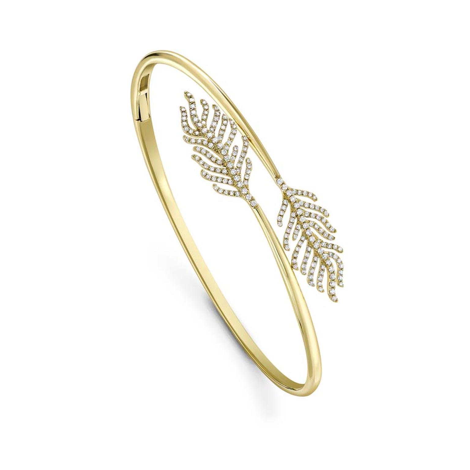 This elegant and timeless high jewellery Feather bangle by Kiki McDonough, can be worn on its own or layered with other pieces. A perfect choice to take a busy mother from day to evening with ease.