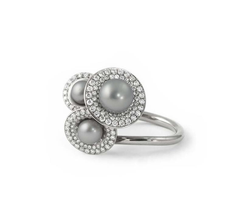 Jessica Poole Jubilee ring in white gold featuring three grey pearls surrounded by micro pavé diamonds is the perfect choice for those seeking unique engagement rings.