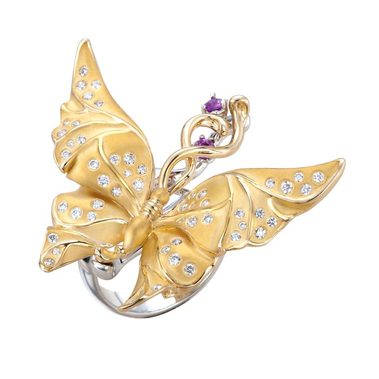 This Carrera y Carrera ring in yellow and white gold with diamonds and pink sapphires, from the new Universo collection, perfectly captures the beauty of a butterfly in flight.