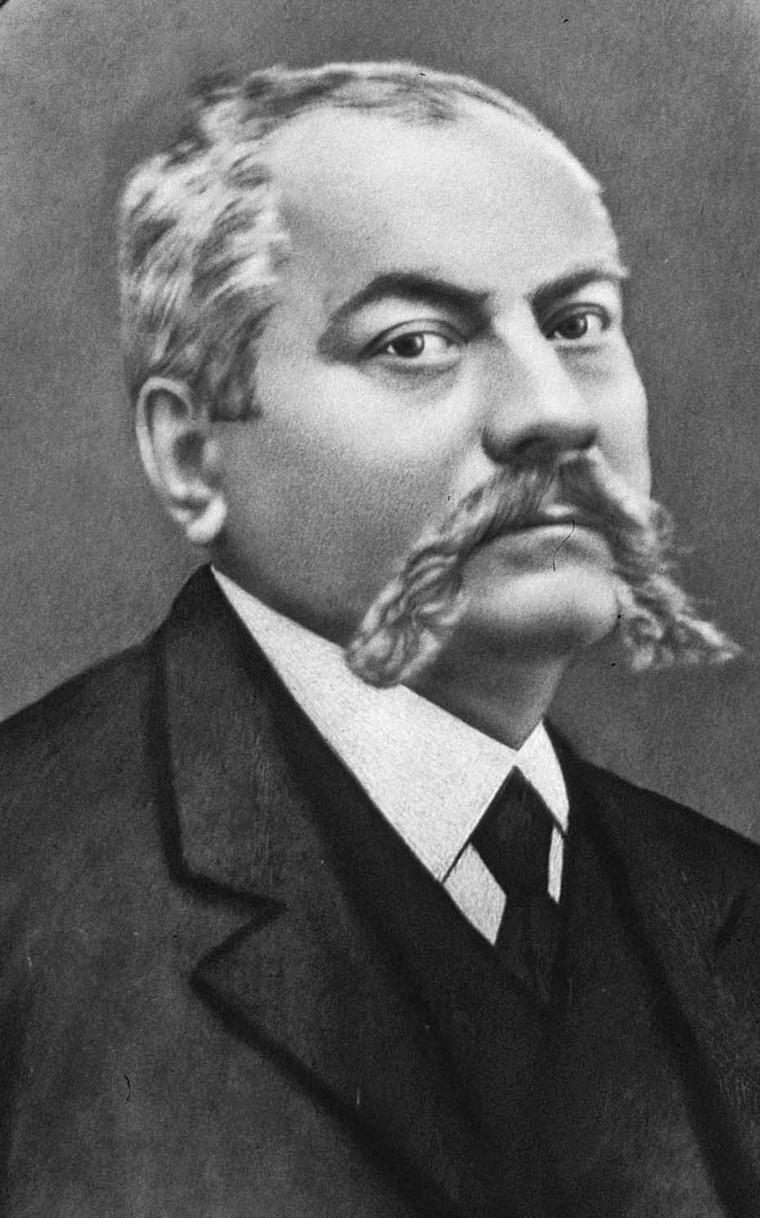 Giovanni Panerai opened Florence's first watch and clock shop in a tiny retail space on the Ponte alle Grazie over the River Arno in 1860.