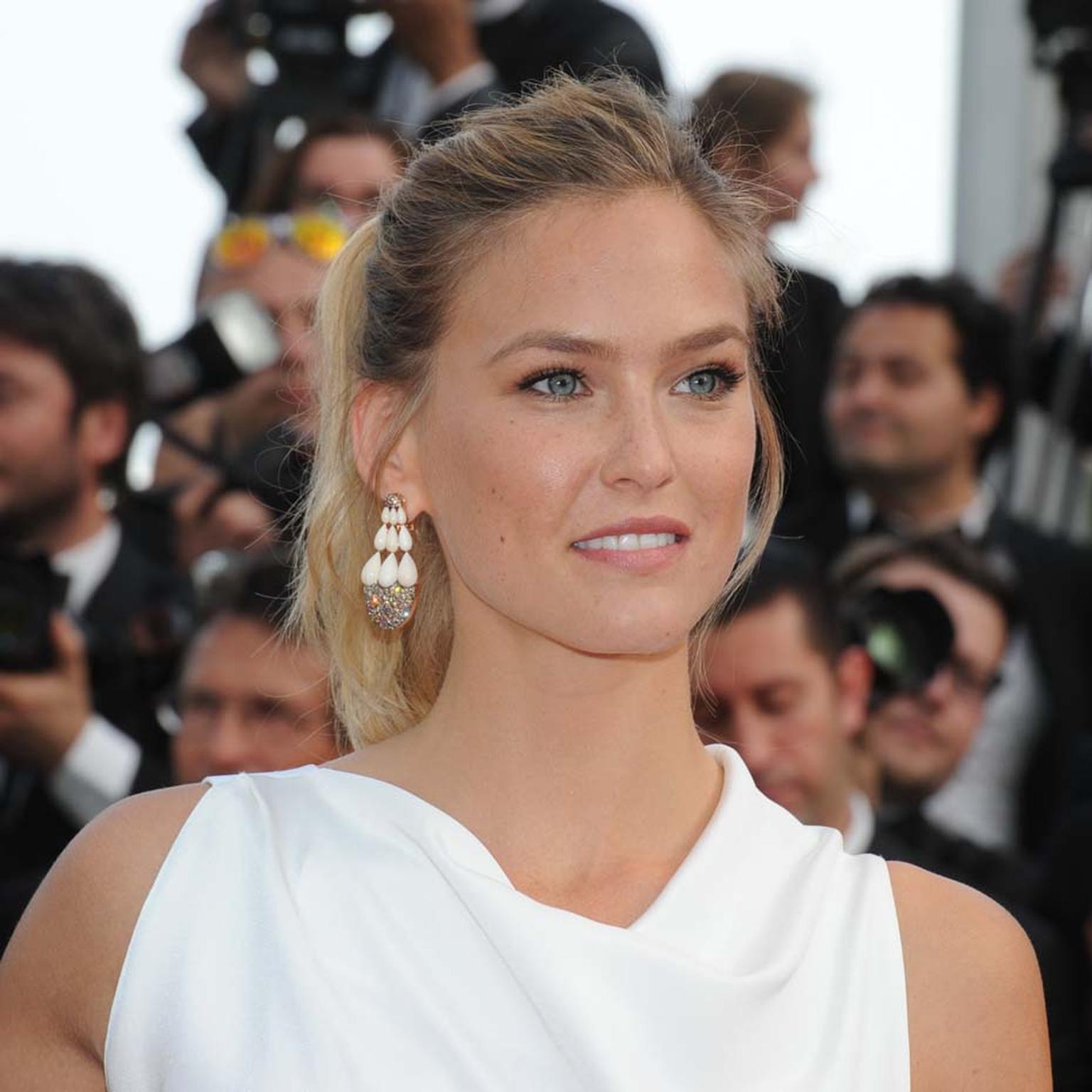 Bar Refaeli teamed her Roland Mouret gown with a a pair of coordinating de GRISOGONO earrings.