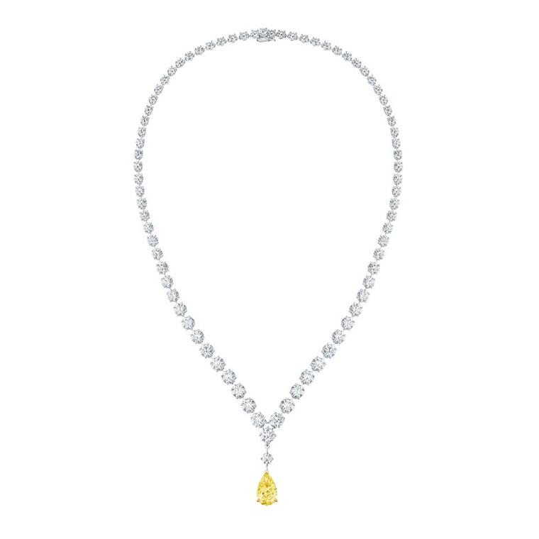 The second one-of-a-kind diamond necklace in the new De Beers Drops of Light collection also comes with a detachable yellow pear-cut diamond drop.