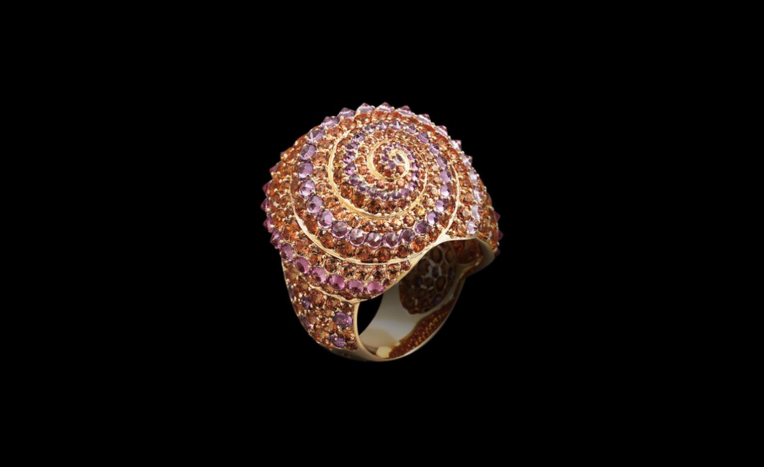 Lorenz Bäumer, Coquillage ring with saphires in pink gold. €9,850