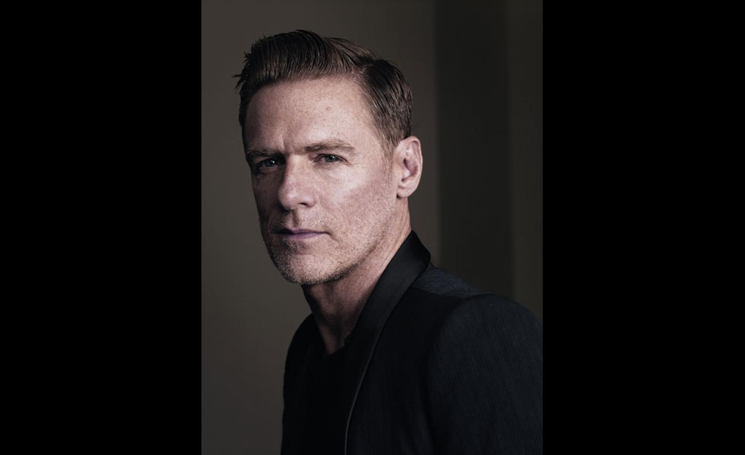 Bryan Adams will  play at the City of London's first rock concert, City Rocks on 22 February 2011 where Angelina Jolie's black spinel necklace will be auctioned for charity.