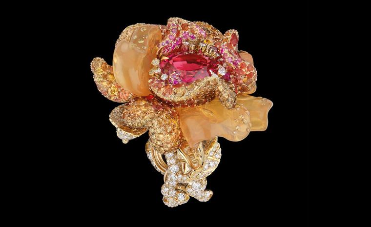 DIOR FINE JEWELLERY LE BAL DES ROSES BAL VENITIEN RING YELLOW GOLD, DIAMONDS, FANCY COLOURED DIAMONDS, PINK SPINEL, FIRE OPALS, SPESSARTITE GARNETS AND PINK SAPPHIRES.