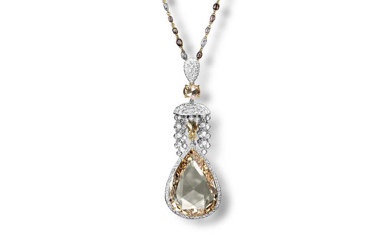 This yellow diamond teardrop pendant shows the remarkable quality of Carnet's stones.