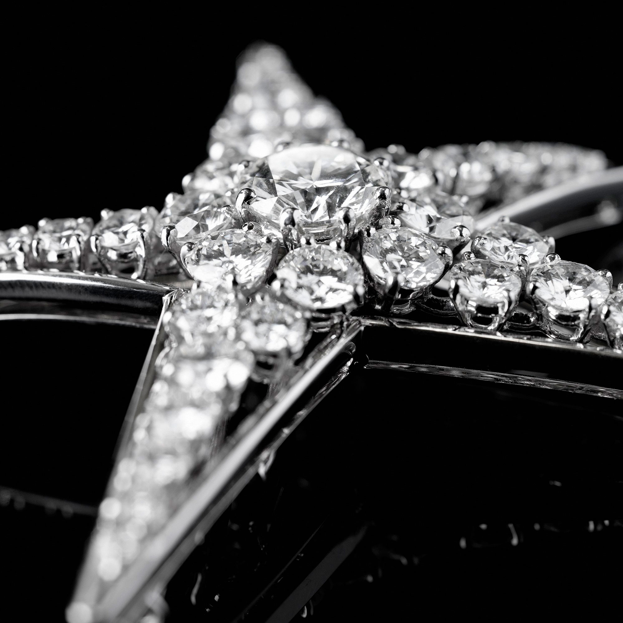 Chanel 1932 Comète diamond brooch
