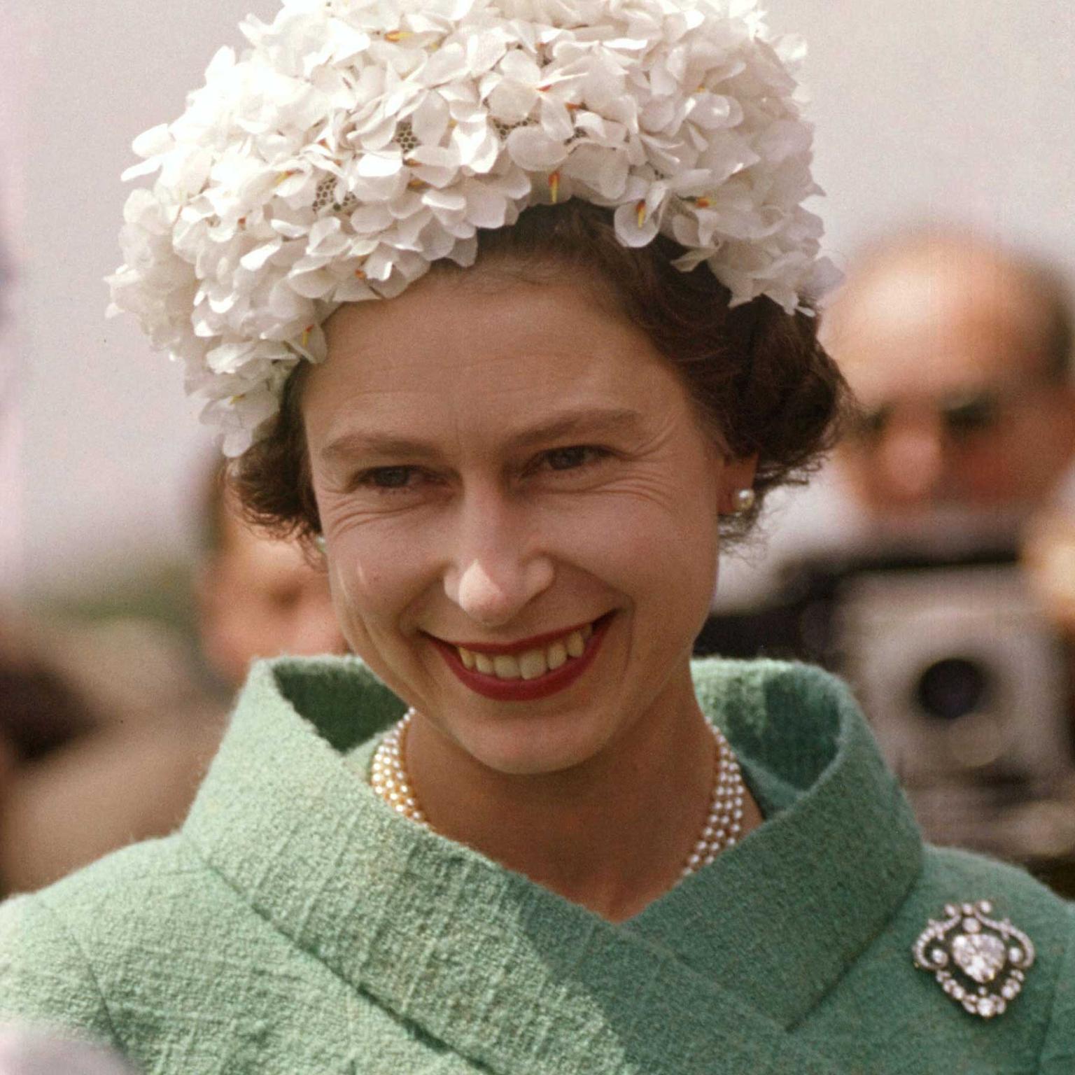 The Queen wearing the Cullinan V Heart brooch made in 1911.