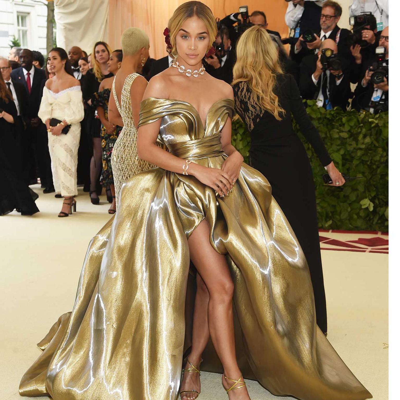 Jasmine Sanders or Golden Barbie in custom-made by H&M golden gown and Bulgari jewels at Met Gala 2018.