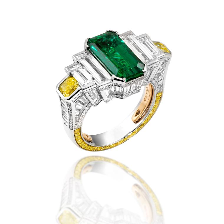 Historica Palace Frieze emerald ring in platinum