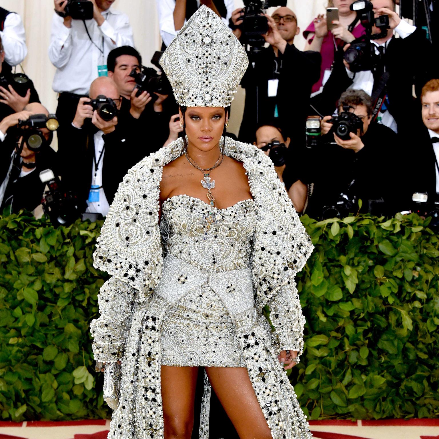 Rihanna at Met Gala 2018 wearing vintage Cartier necklace. 