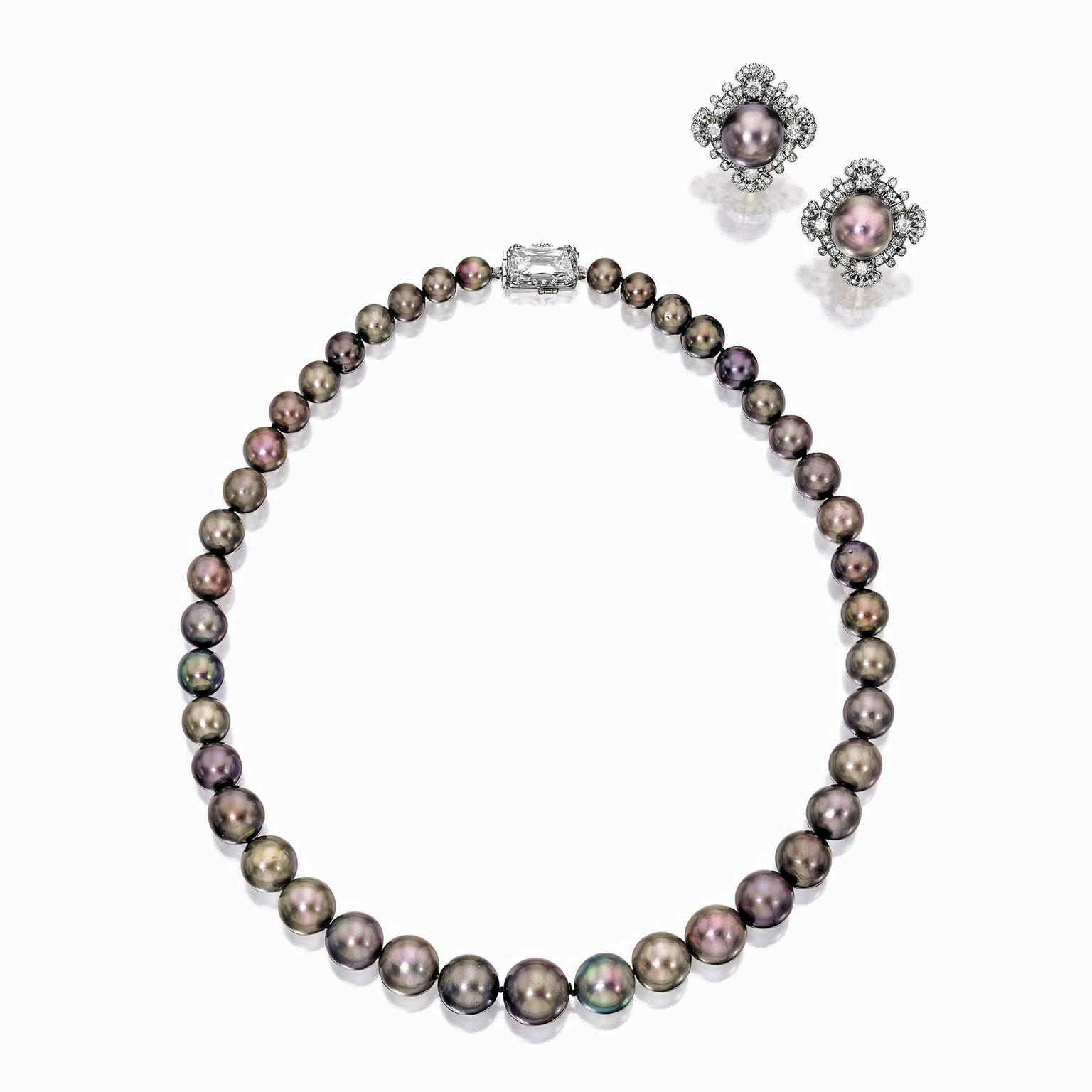 Cowdray pearls necklace and earrings