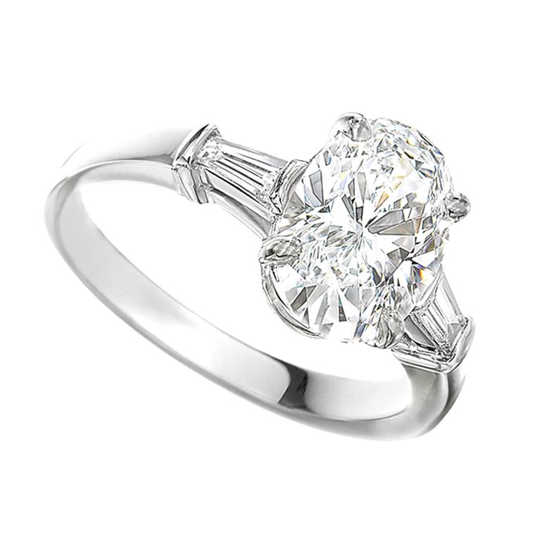Griffe oval-cut diamond engagement ring