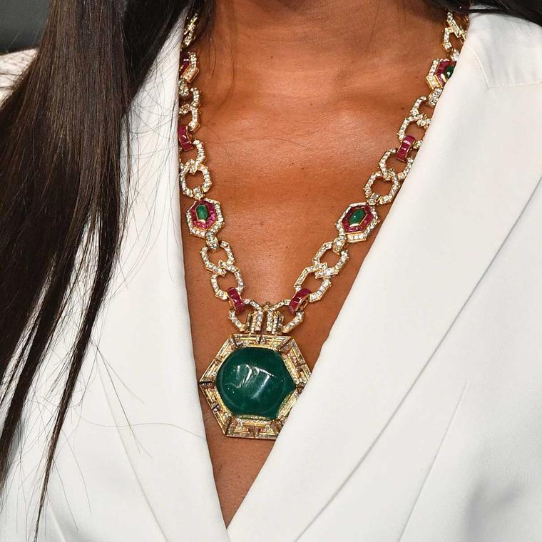 Naomi Campbell at the Oscars 2018 wearing a Bulgari emerald cabochon necklace made circa 1970  from the Heritage collection.