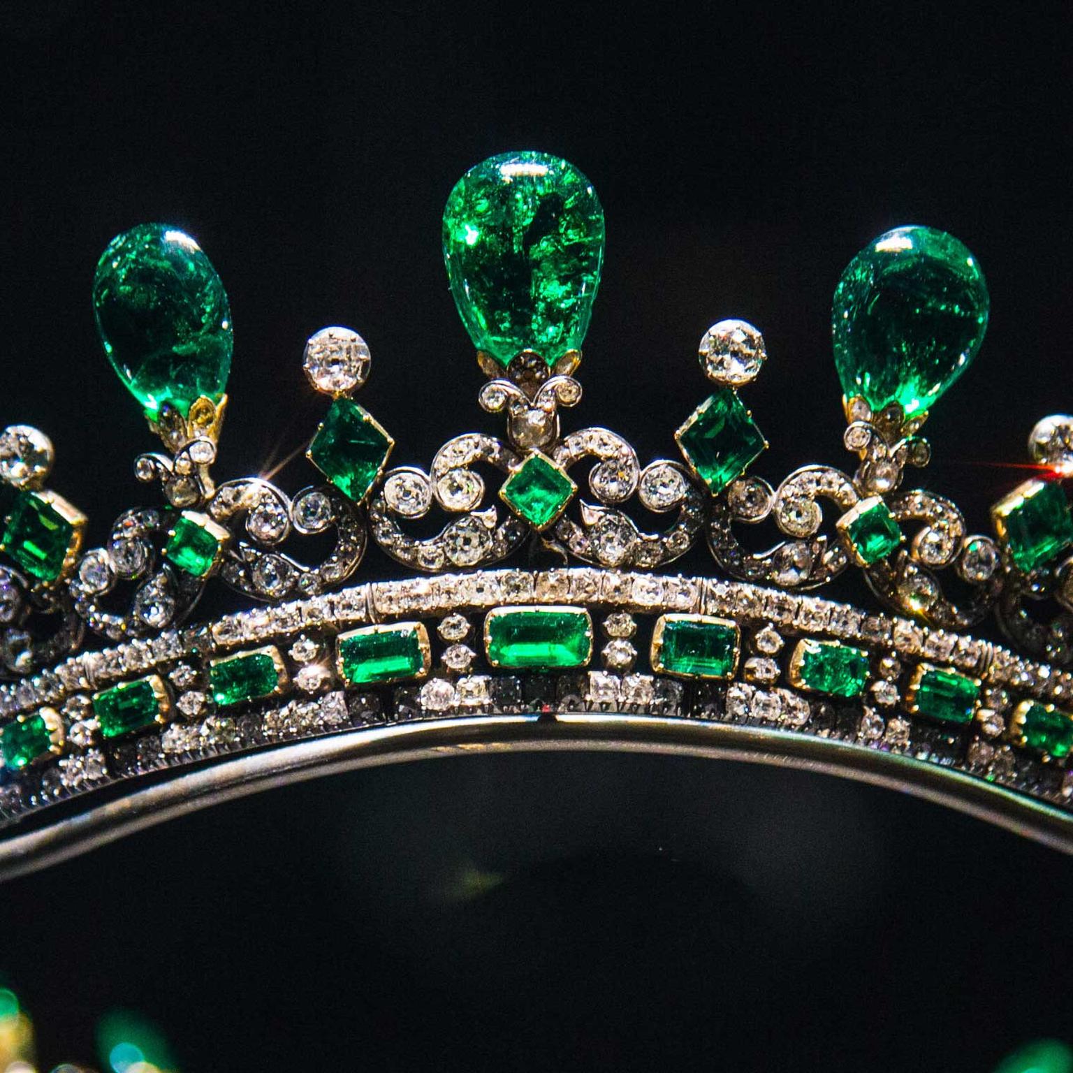Queen-Victorias-close-up-diamond-and-emerald-diadem