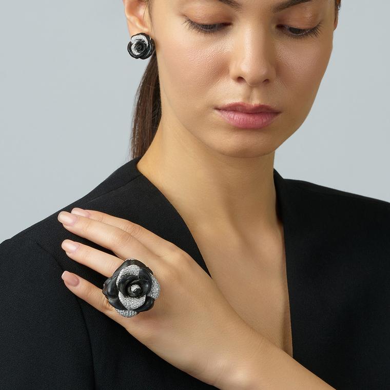 Lot 580: Ring and earrings by Karen Suen - Phillips Live Auction 28 November 2020