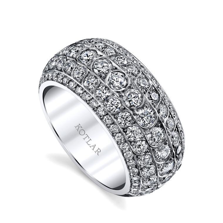 Scallop Artisan Pavé diamond band