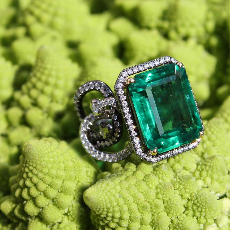 AENEA Sarpa emerald ring