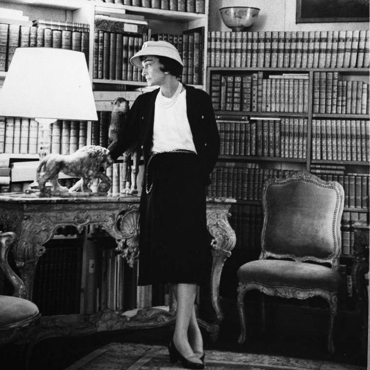 Gabrielle Chanel’s apartment above the 31 rue Cambon atelier in Paris was opulently decorated and lion sculptures, large and small kept her company. Photo Mike de Dulmen, 1957.