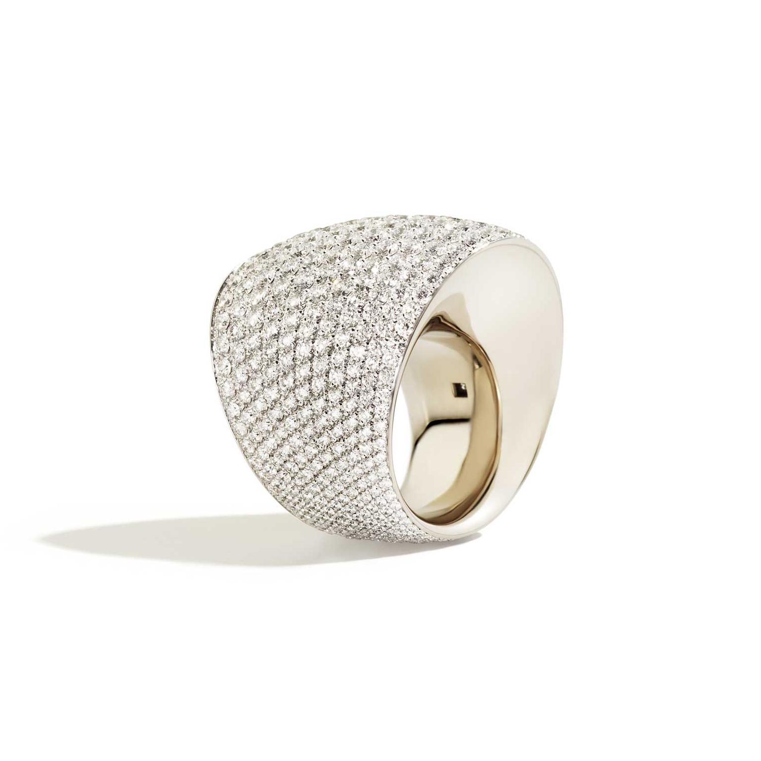Vhernier Tonneau ring in white gold and diamonds