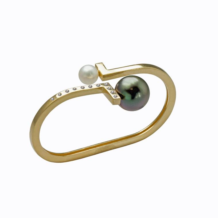 Kattri Asymmetry collection yellow gold ring