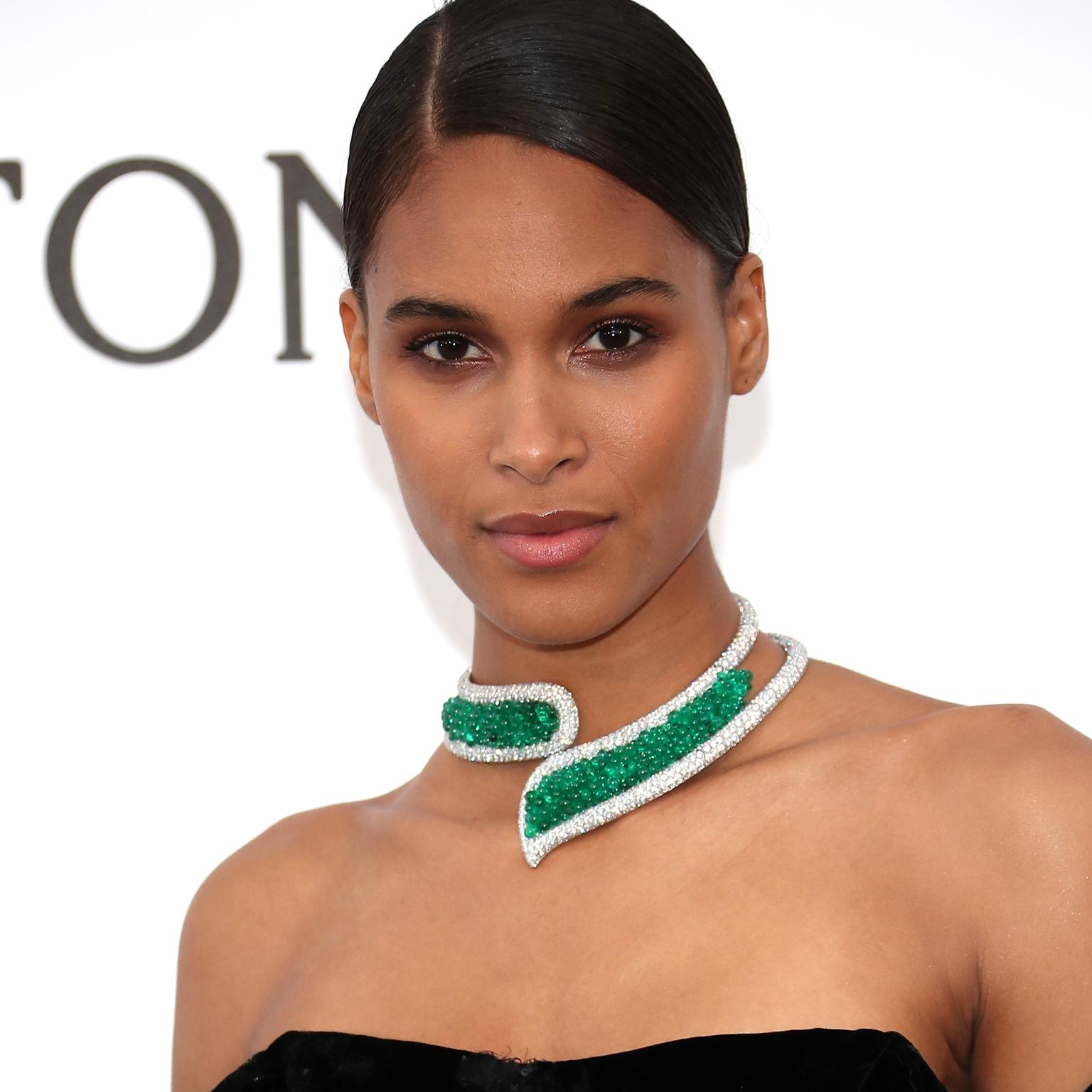 Cindy Bruna Cannes 2017 de GRISOGONO emerald choker