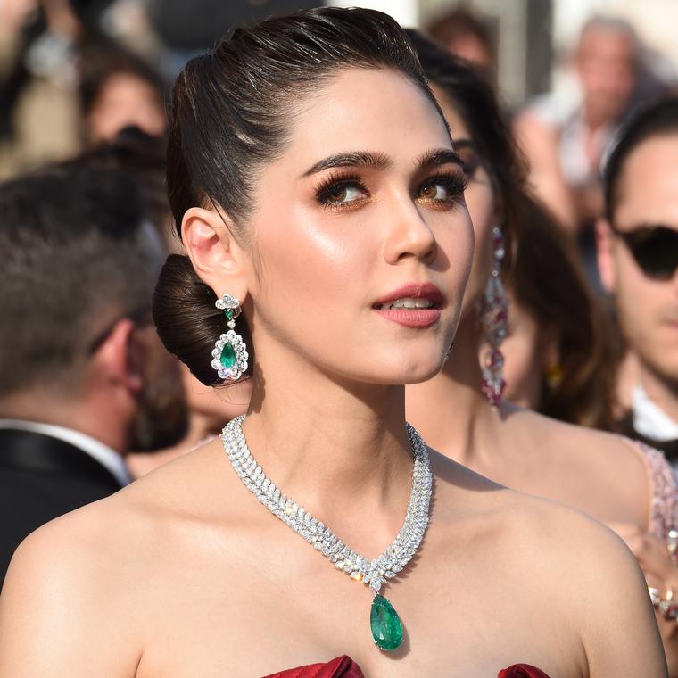 Araya Hargate Cannes 2017 Chopard emerald necklace