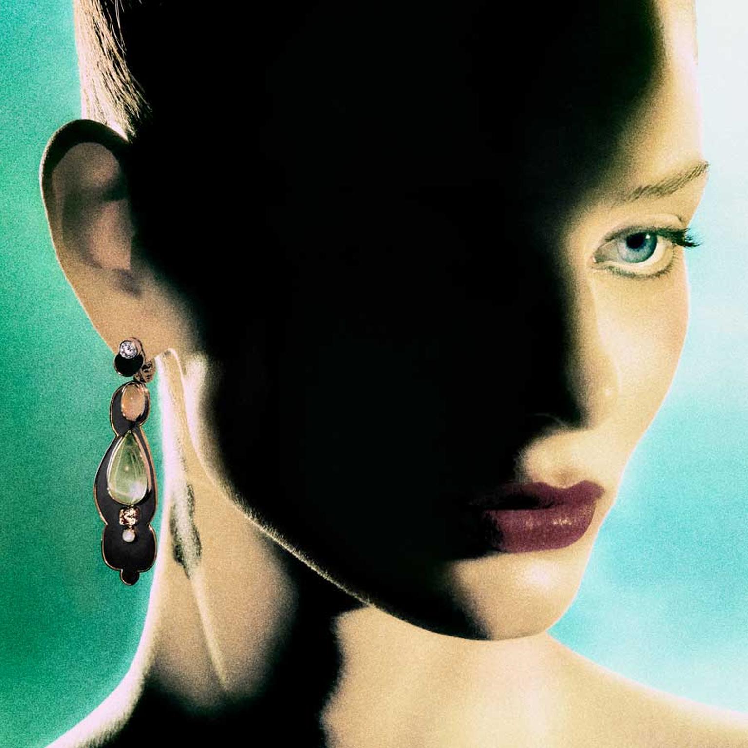 Hermès Jeux de l’ombre Lueurs du Jour earrings on model