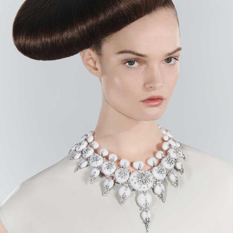 Galet Diamond necklace Boucheron Carte Blanche Ailleurs on model