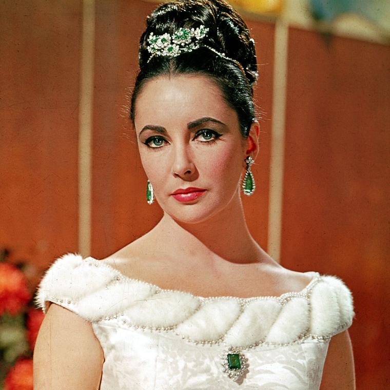 Elizabeth Taylor wearing her Bulgari platinum, emerald and diamond tremblant brooch