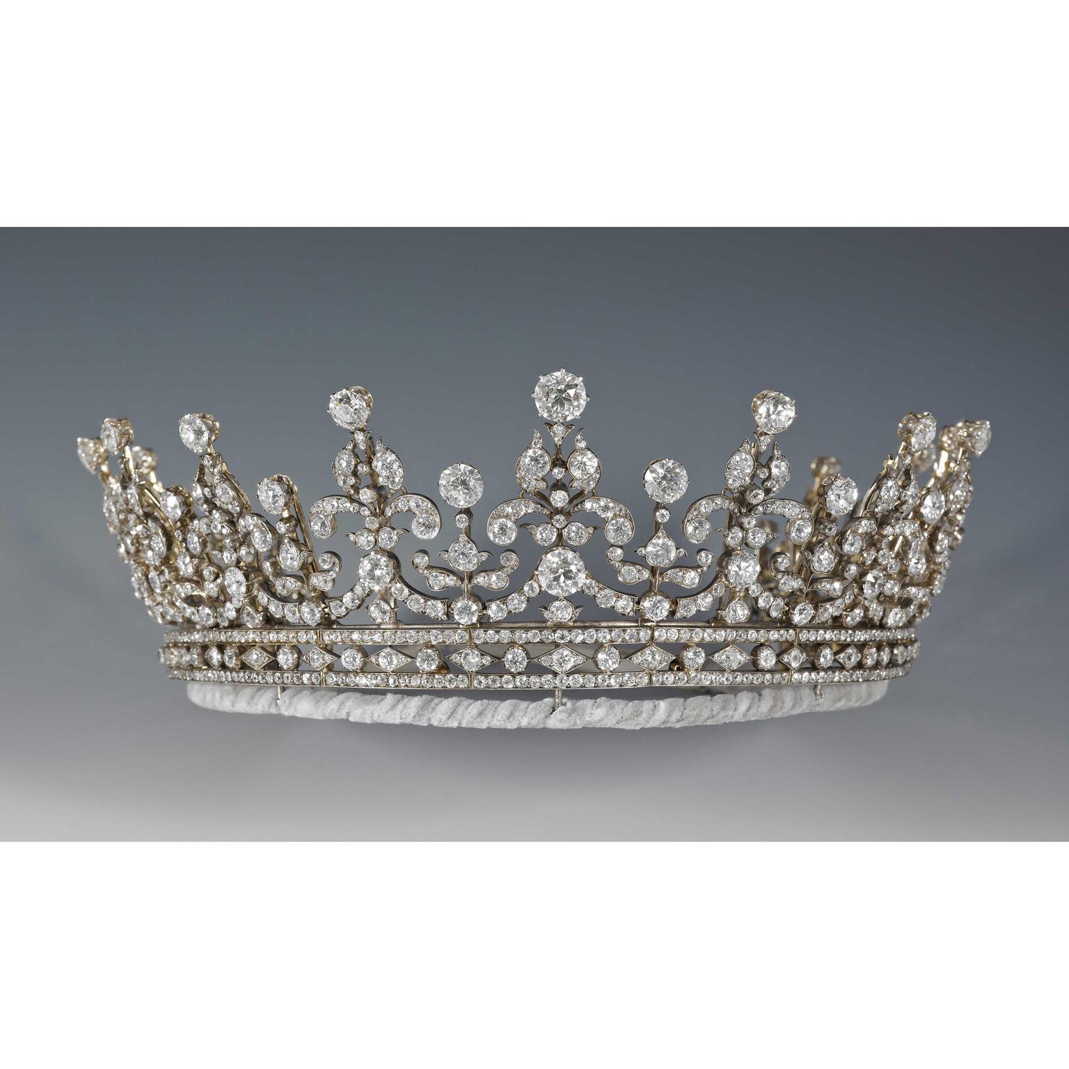 HM-Queen-Elizabeth-II--Girls-of-GB-and-Ireland-tiara