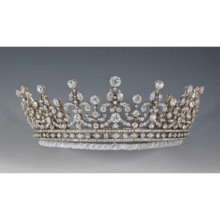 HM-Queen-Elizabeth-II--Girls-of-GB-and-Ireland-tiara