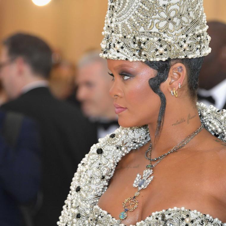 Close up of Rihanna at Met Gala 2018 wearing vintage Cartier necklace. 