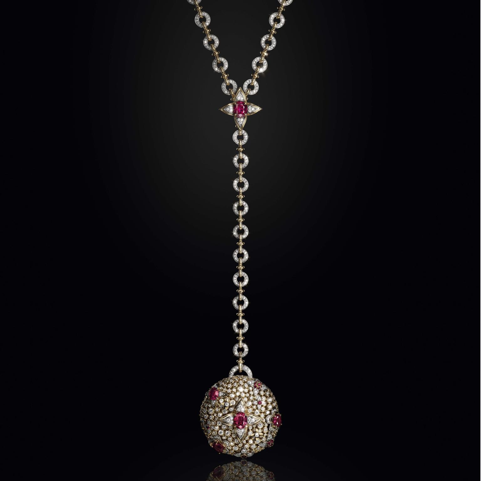 Splendeur necklace detail Awakened Hands Awakened Minds chapter II by louis vuitton high jewellery  ©Laziz Hamani 