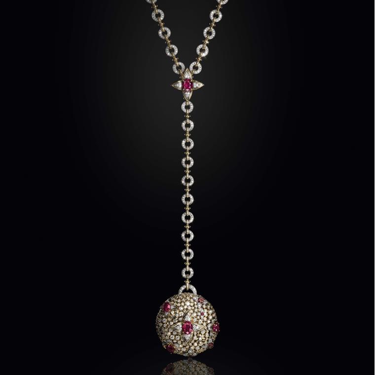 Splendeur necklace detail Awakened Hands Awakened Minds chapter II by louis vuitton high jewellery  ©Laziz Hamani 