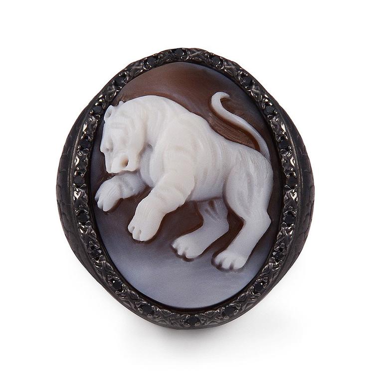 Amedeo carved animal cameo ring