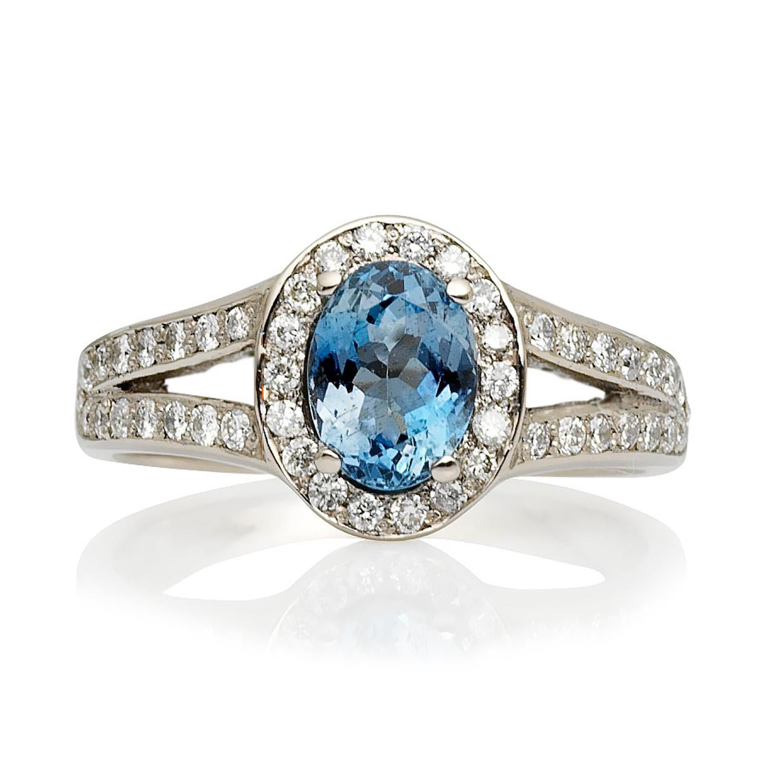 Oval engagement rings: the cut for maximum sparkle