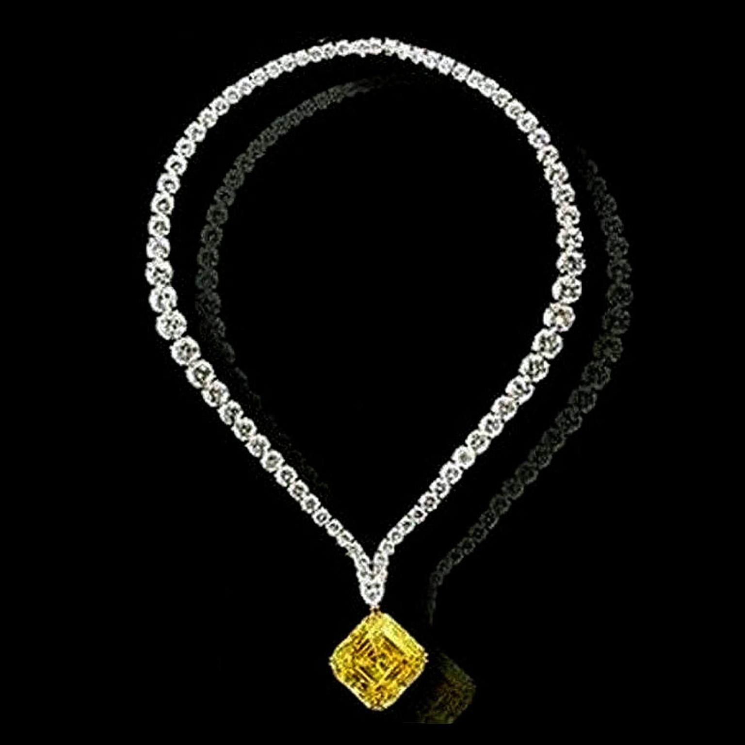 LEVIEV yellow diamond pendant