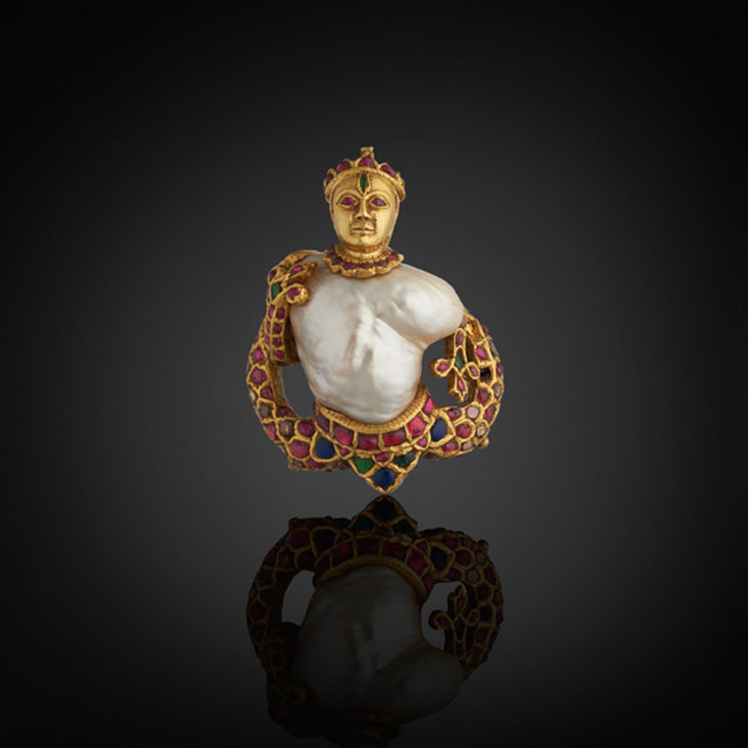 Al Thani Exhibition Indian pendant