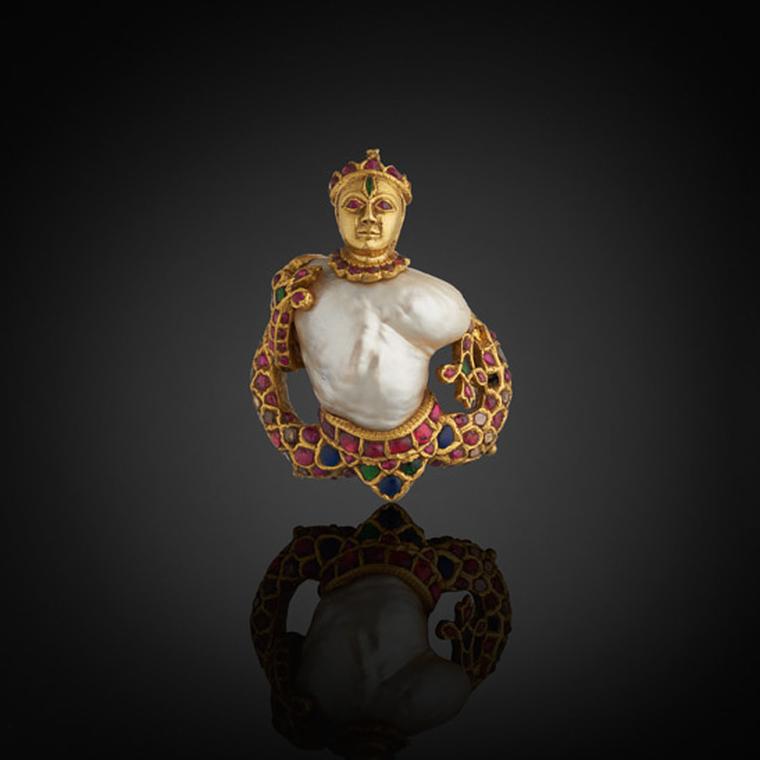 Al Thani Exhibition Indian pendant