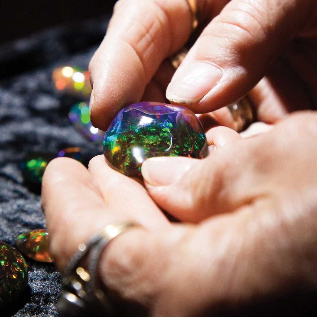 how to buy gemstones guides for tourists by Kim Rix | The Jewellery Editor