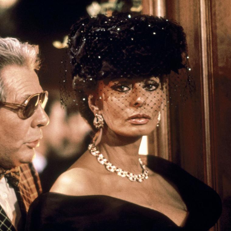 Sophia Loren wears a Bulgari necklace and earrings