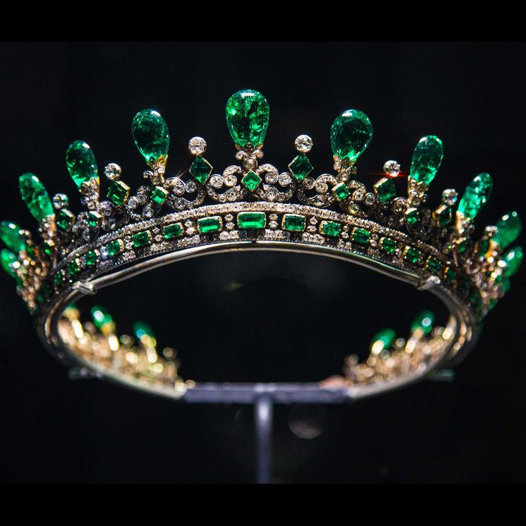 Queen-Victorias-diamond-and-emerald-diadem-Victoria-Revealed-at-Kensington-Palace-from-30-March-2018
