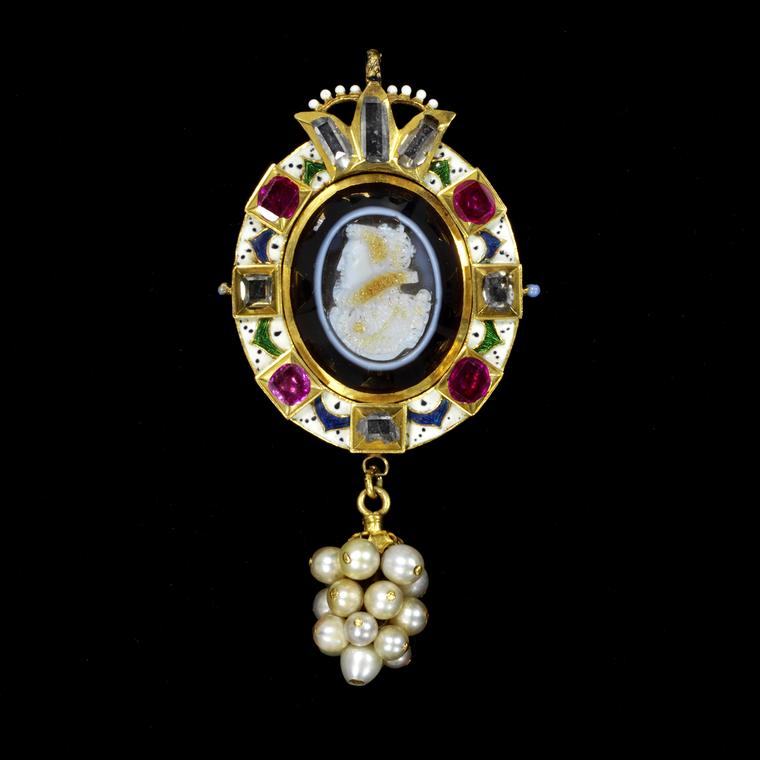 Elizabethan jewelry shop for sale